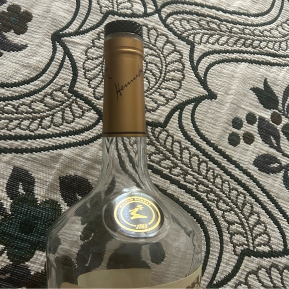 Hennessy Very Special Cognac Empty Bottle - Picture 5 of 9